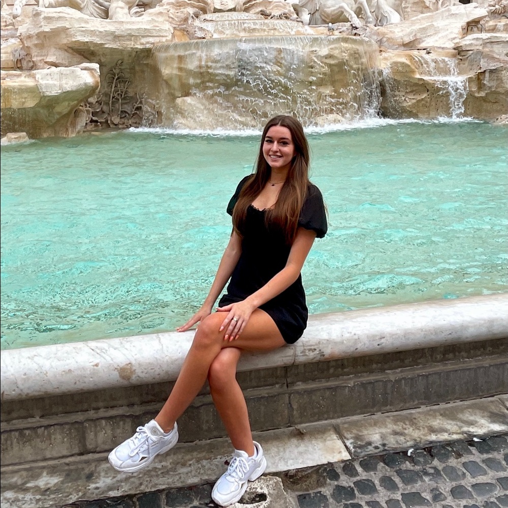 Meet your Posher, Lauren